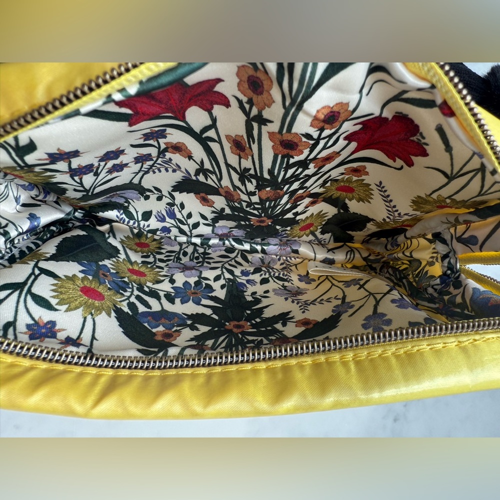 Gucci Beauty Pouch - Picture 2 of 3